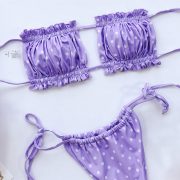 Pánt nélküli bikini lila színben - pöttyös