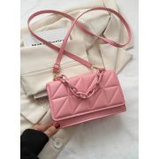 Pink steppelt láncos táska